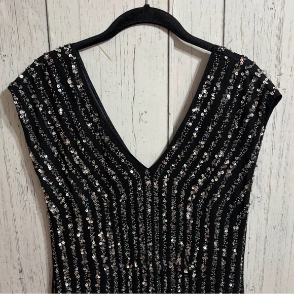 JS Collections Black and Silver Mini
Dress Size 8 - Picture 4 of 11